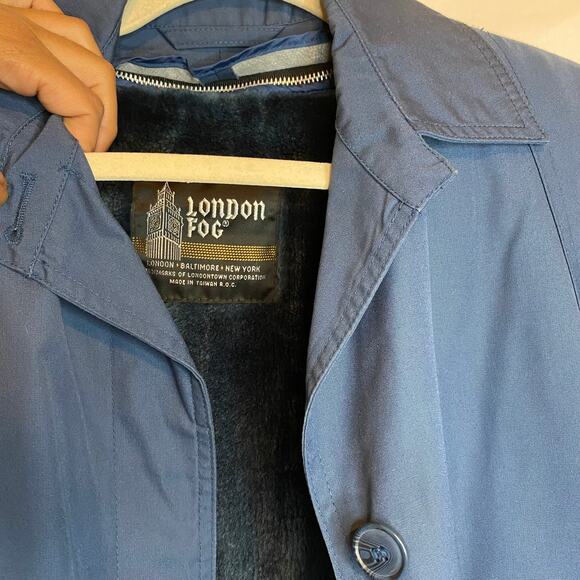 Vintage London Fog| Women’s teal collared long trench coat jacket - Picture 3 of 14